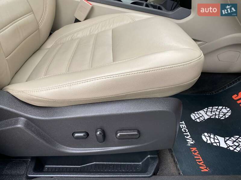 Внедорожник / Кроссовер Ford Escape 2017 в Хмельницком