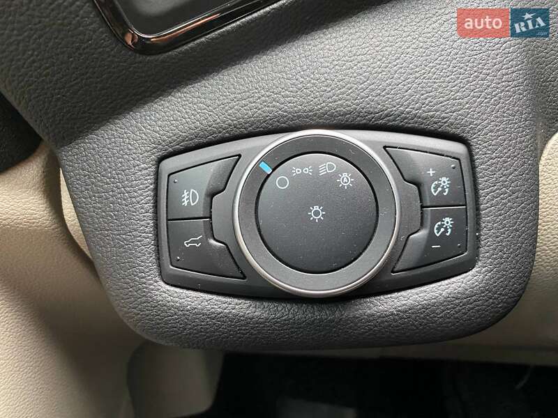 Внедорожник / Кроссовер Ford Escape 2017 в Хмельницком