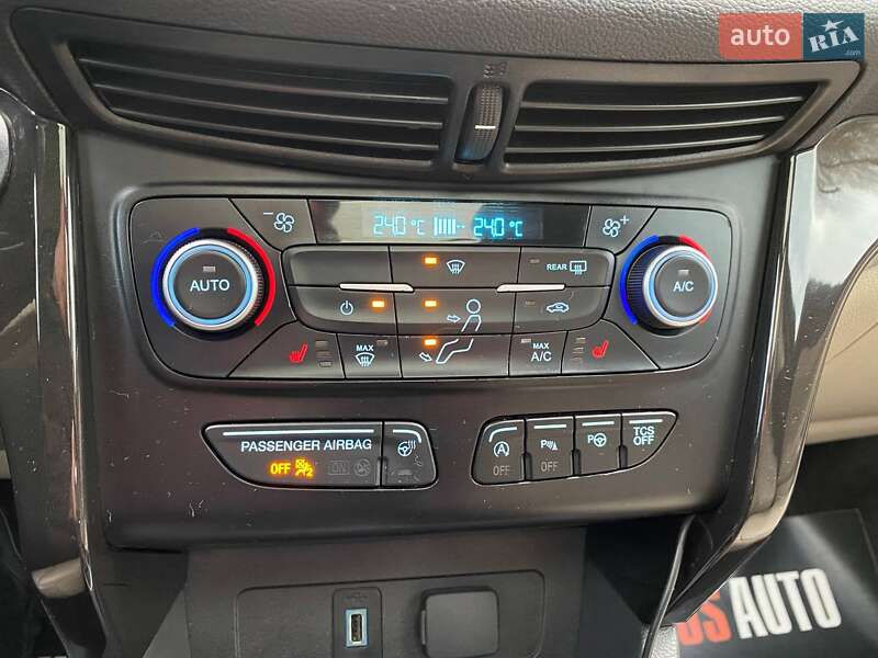 Внедорожник / Кроссовер Ford Escape 2017 в Хмельницком