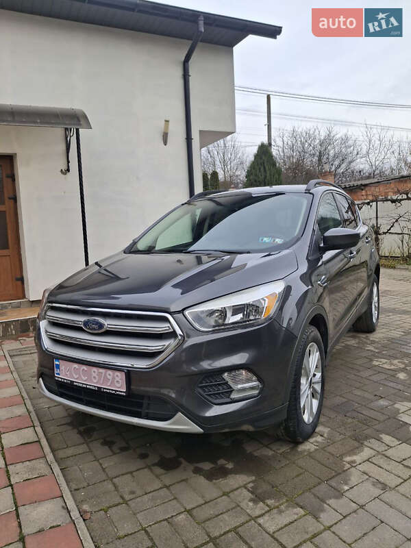 Позашляховик / Кросовер Ford Escape 2018 в Чернівцях
