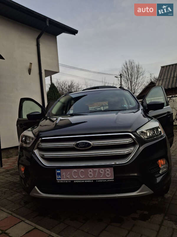 Позашляховик / Кросовер Ford Escape 2018 в Чернівцях