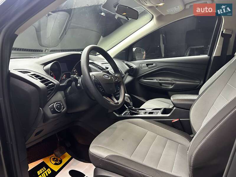 Позашляховик / Кросовер Ford Escape 2016 в Чернівцях