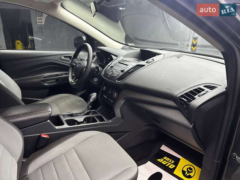 Позашляховик / Кросовер Ford Escape 2016 в Чернівцях