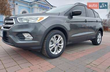 Внедорожник / Кроссовер Ford Escape 2017 в Карловке