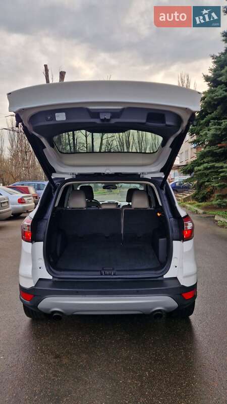 Внедорожник / Кроссовер Ford Escape 2017 в Николаеве