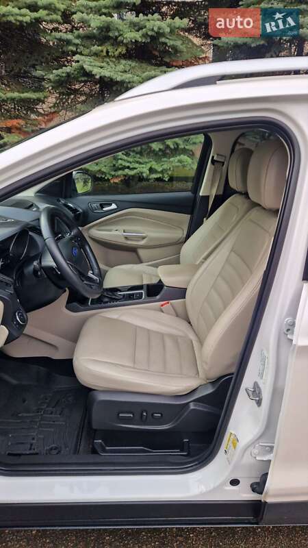 Внедорожник / Кроссовер Ford Escape 2017 в Николаеве