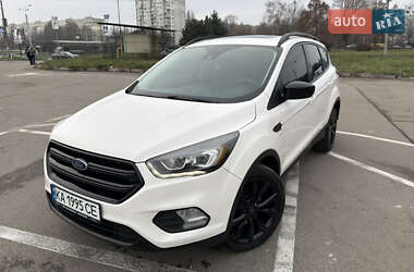Позашляховик / Кросовер Ford Escape 2017 в Києві