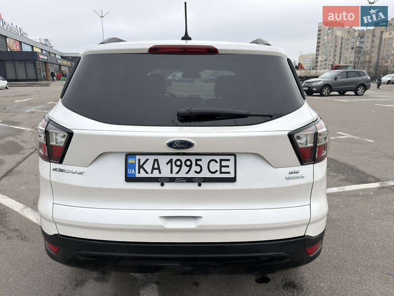 Позашляховик / Кросовер Ford Escape 2017 в Києві