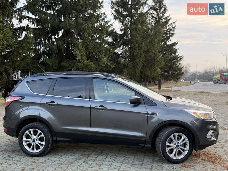 Внедорожник / Кроссовер Ford Escape 2017 в Дубно