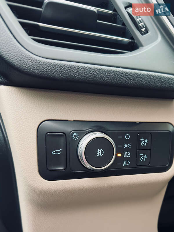 Внедорожник / Кроссовер Ford Escape 2019 в Киеве