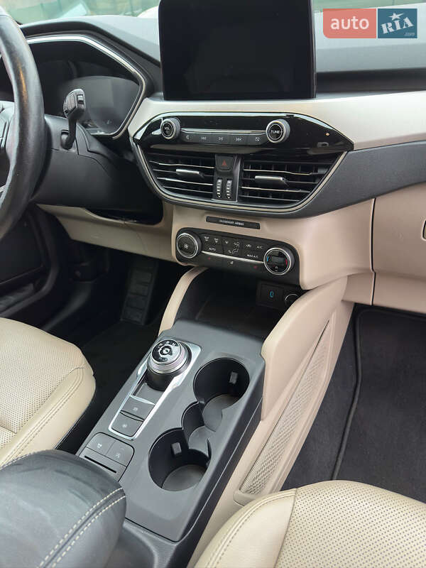 Внедорожник / Кроссовер Ford Escape 2019 в Киеве