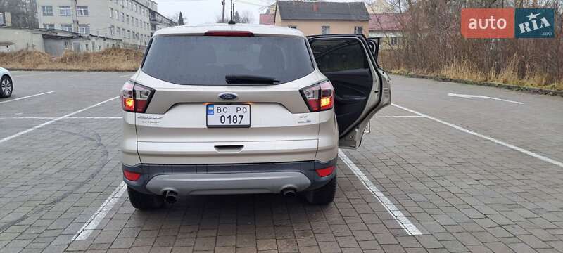 Внедорожник / Кроссовер Ford Escape 2017 в Львове
