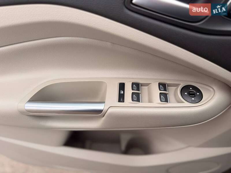 Позашляховик / Кросовер Ford Escape 2016 в Харкові