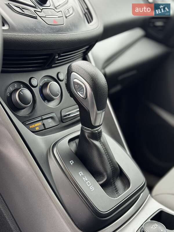 Внедорожник / Кроссовер Ford Escape 2015 в Мене