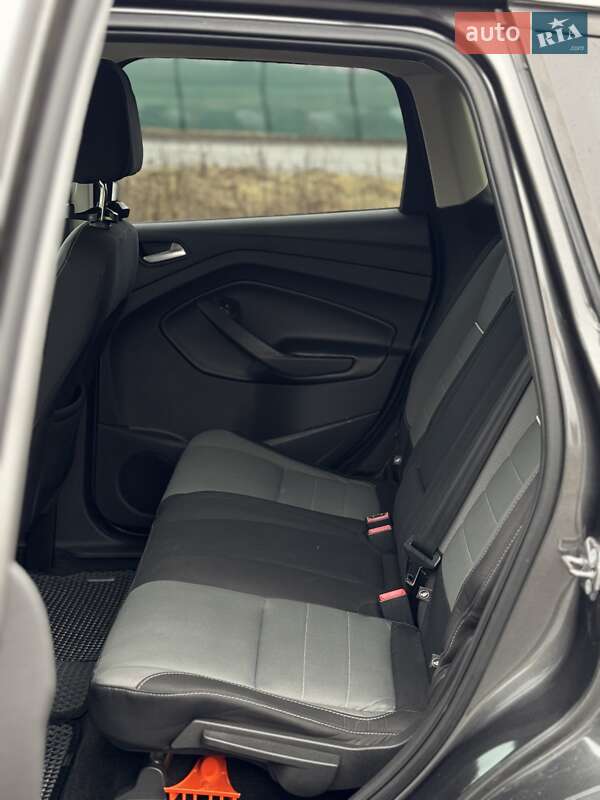 Внедорожник / Кроссовер Ford Escape 2015 в Мене