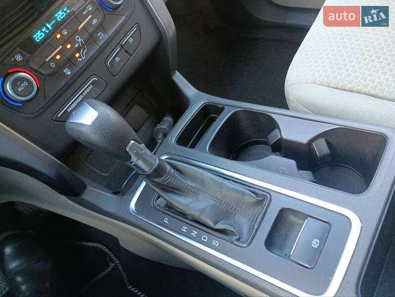 Внедорожник / Кроссовер Ford Escape 2017 в Львове