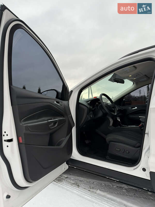 Позашляховик / Кросовер Ford Escape 2017 в Чернігові