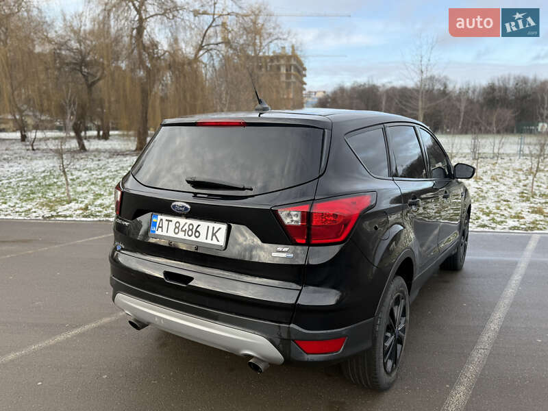 Внедорожник / Кроссовер Ford Escape 2019 в Ивано-Франковске