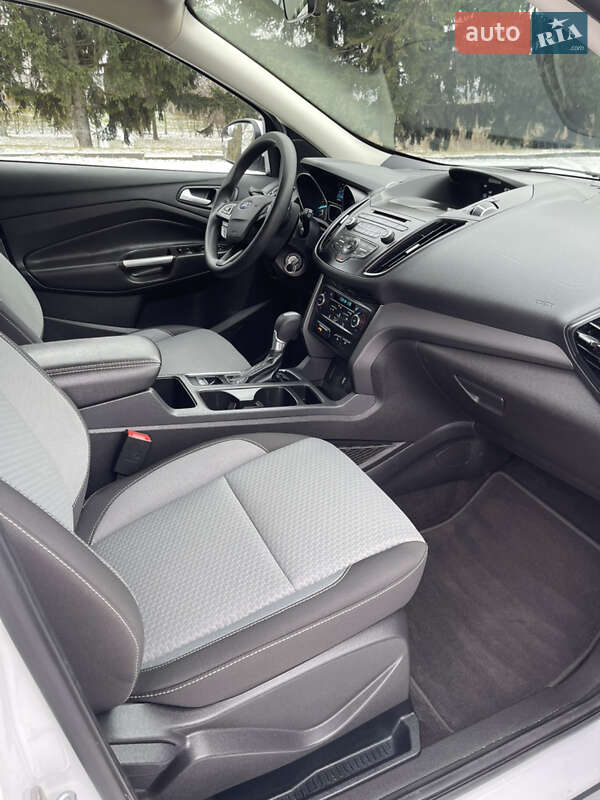 Позашляховик / Кросовер Ford Escape 2016 в Дубні