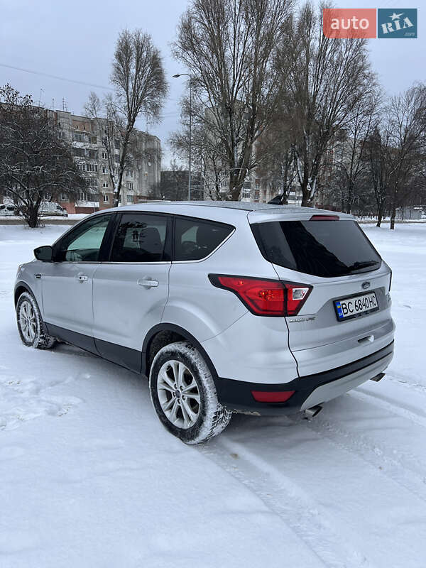 Внедорожник / Кроссовер Ford Escape 2019 в Львове