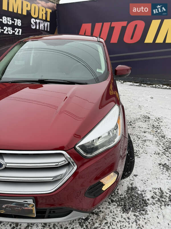 Внедорожник / Кроссовер Ford Escape 2016 в Стрые