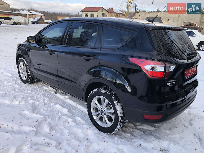 Позашляховик / Кросовер Ford Escape 2017 в Рівному