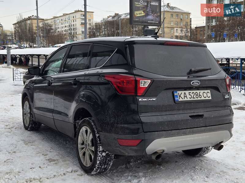 Внедорожник / Кроссовер Ford Escape 2018 в Киеве