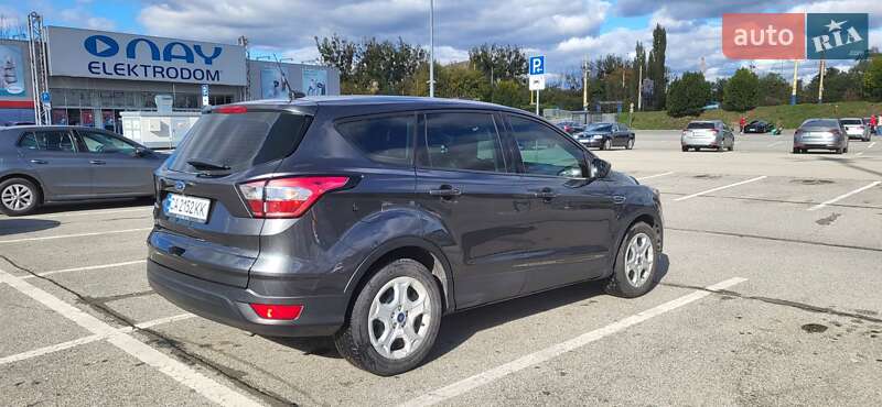 Позашляховик / Кросовер Ford Escape 2017 в Черкасах