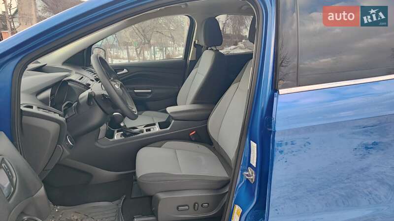 Внедорожник / Кроссовер Ford Escape 2017 в Дубно