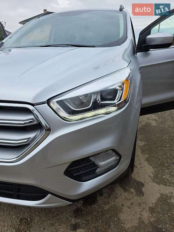 Внедорожник / Кроссовер Ford Escape 2017 в Одессе