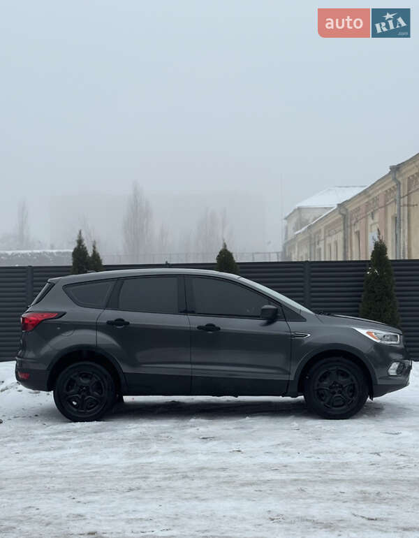 Позашляховик / Кросовер Ford Escape 2019 в Черкасах