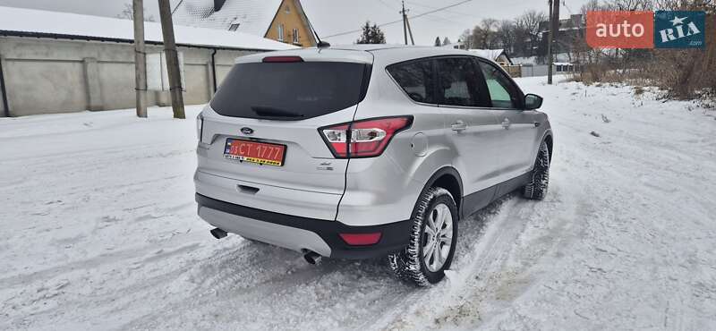 Внедорожник / Кроссовер Ford Escape 2017 в Дубно