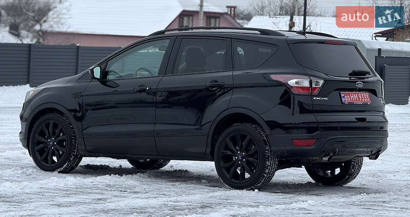 Позашляховик / Кросовер Ford Escape 2017 в Дубні