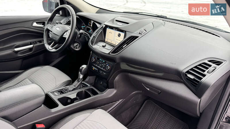 Позашляховик / Кросовер Ford Escape 2017 в Дубні