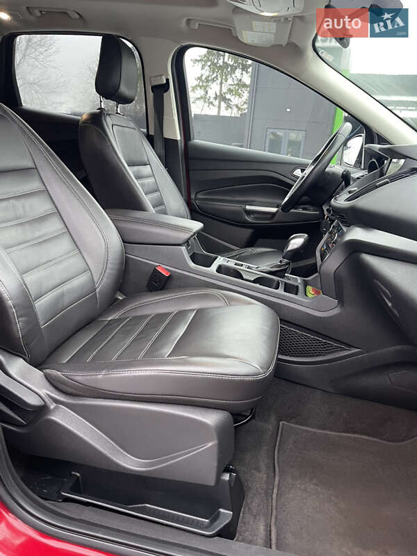 Позашляховик / Кросовер Ford Escape 2017 в Чернівцях