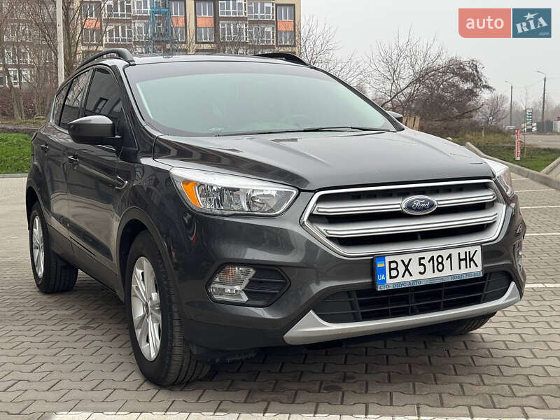Внедорожник / Кроссовер Ford Escape 2018 в Хмельницком