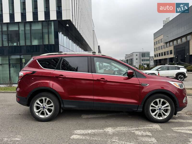 Позашляховик / Кросовер Ford Escape 2017 в Сарнах