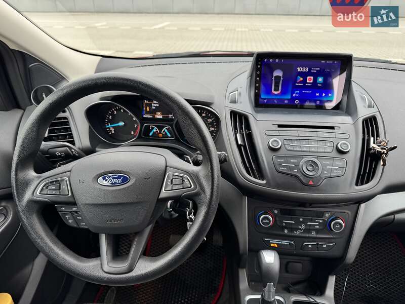 Позашляховик / Кросовер Ford Escape 2017 в Сарнах