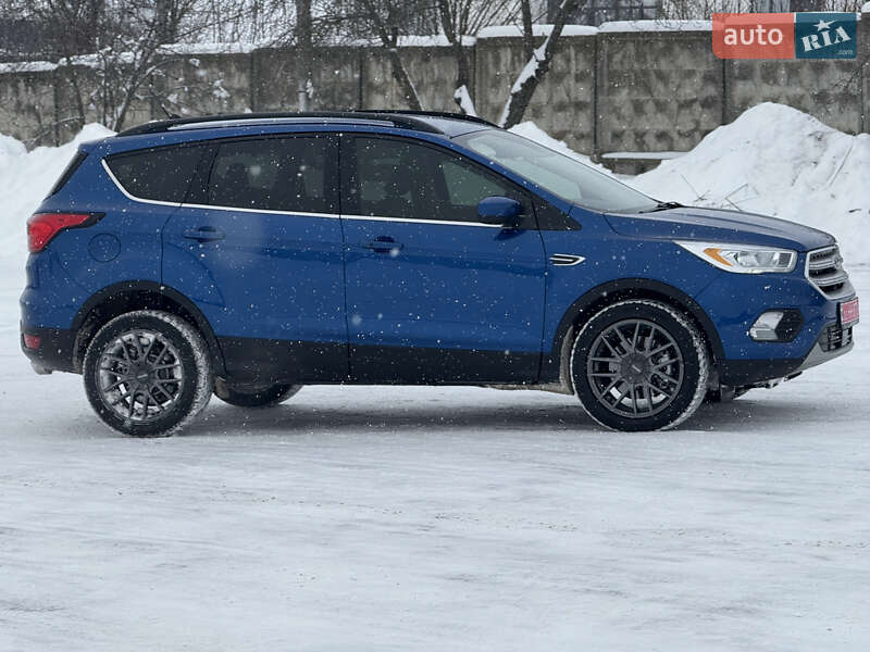 Позашляховик / Кросовер Ford Escape 2019 в Рівному