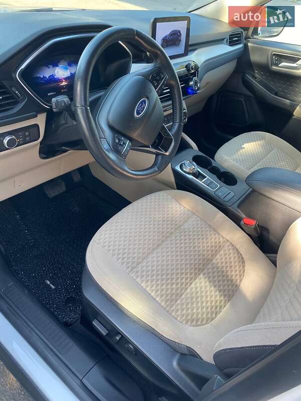 Внедорожник / Кроссовер Ford Escape 2019 в Львове