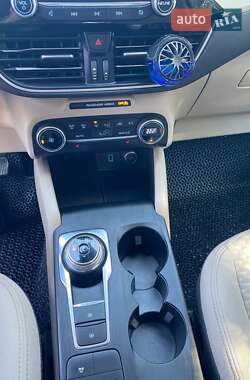 Внедорожник / Кроссовер Ford Escape 2019 в Золочеве