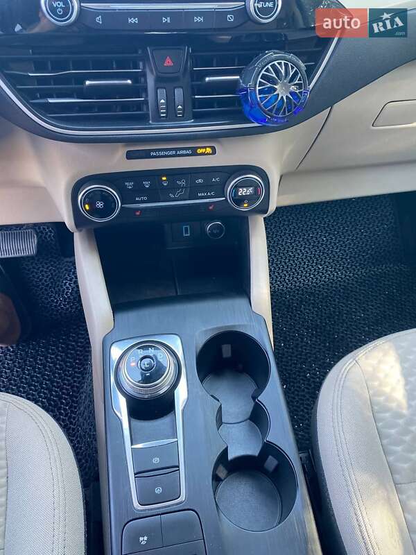 Внедорожник / Кроссовер Ford Escape 2019 в Львове