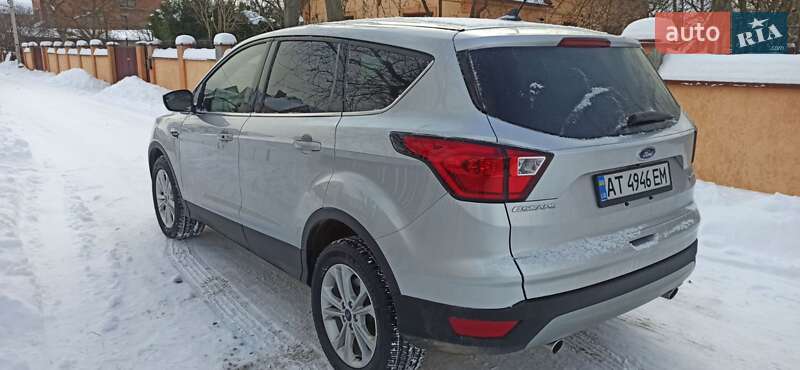 Внедорожник / Кроссовер Ford Escape 2019 в Ивано-Франковске