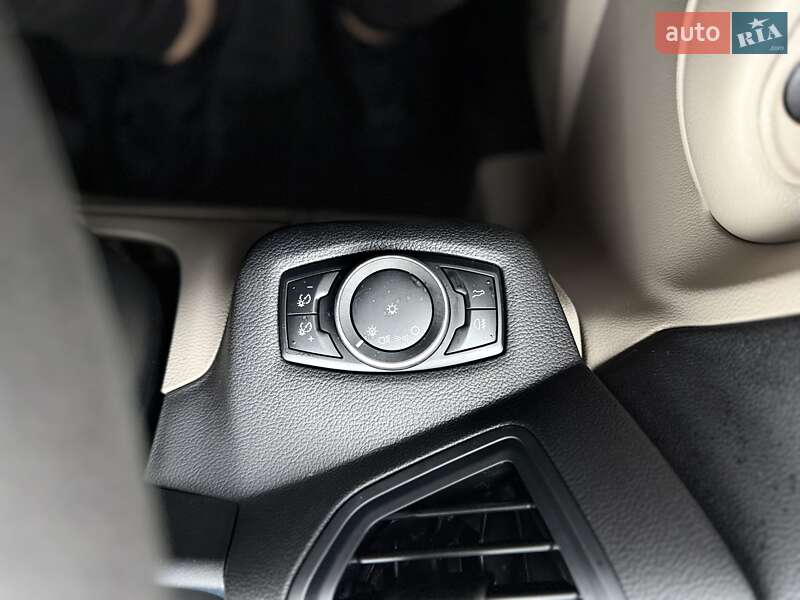 Внедорожник / Кроссовер Ford Escape 2018 в Львове