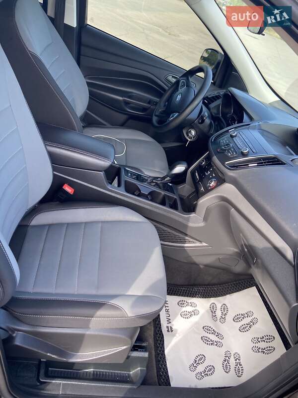 Внедорожник / Кроссовер Ford Escape 2019 в Ровно