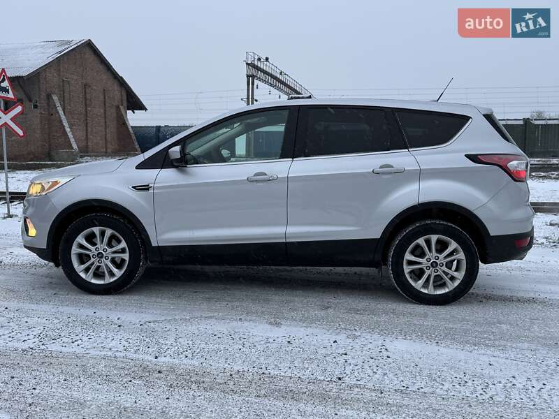 Позашляховик / Кросовер Ford Escape 2017 в Миргороді