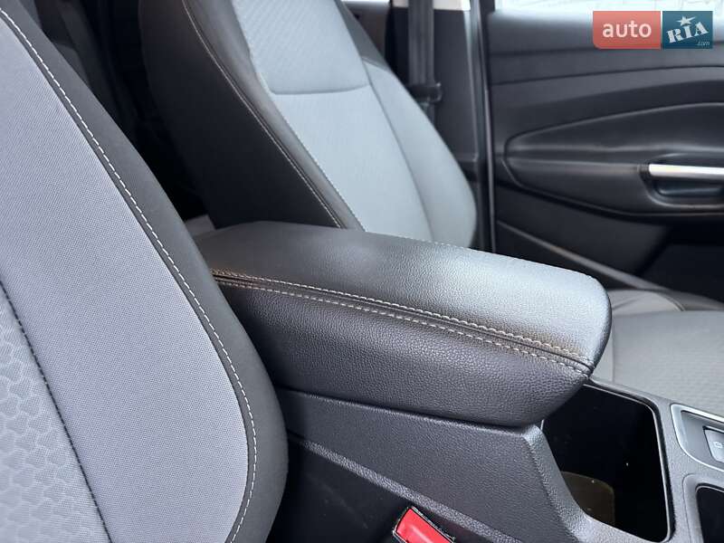 Позашляховик / Кросовер Ford Escape 2017 в Миргороді