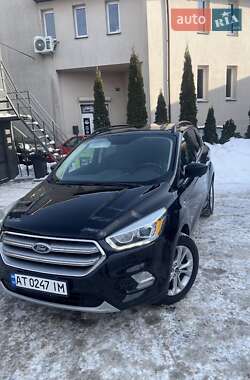Позашляховик / Кросовер Ford Escape 2017 в Івано-Франківську