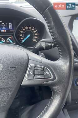 Позашляховик / Кросовер Ford Escape 2017 в Івано-Франківську