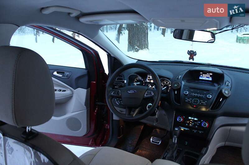 Внедорожник / Кроссовер Ford Escape 2016 в Чернигове